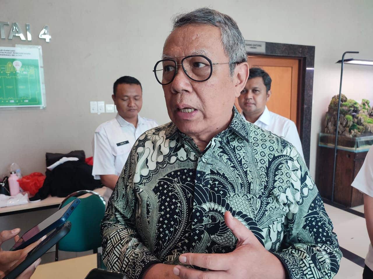 APBD Tangsel 2026 turun Rp510 miliar. Pemkot lakukan efisiensi besar, pangkas TPP, hibah, dan fokus pada belanja fisik.