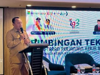 Disnaker Kabupaten Tangerang gelar Bimtek PKB untuk tingkatkan hubungan industrial harmonis antara pengusaha dan pekerja secara berkeadilan.