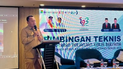 Disnaker Kabupaten Tangerang gelar Bimtek PKB untuk tingkatkan hubungan industrial harmonis antara pengusaha dan pekerja secara berkeadilan.