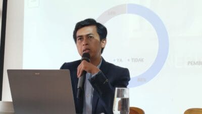 Kepercayaan publik turun di hampir semua lembaga negara. Presiden dan Basarnas tetap tertinggi, sementara DPR dan parpol terendah.