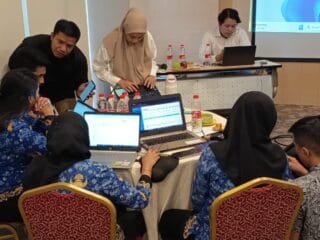 KPA, Dinkes, dan YCAB Kabupaten Tangerang gelar validasi data HIV untuk tingkatkan akurasi, kolaborasi, dan transparansi pelaporan.