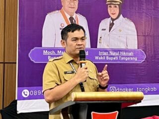 PHK massal 2.200 buruh PT Victory Chingluh Tangerang akibat penurunan order. Disnaker lakukan mediasi hak pekerja tetap terpenuhi.