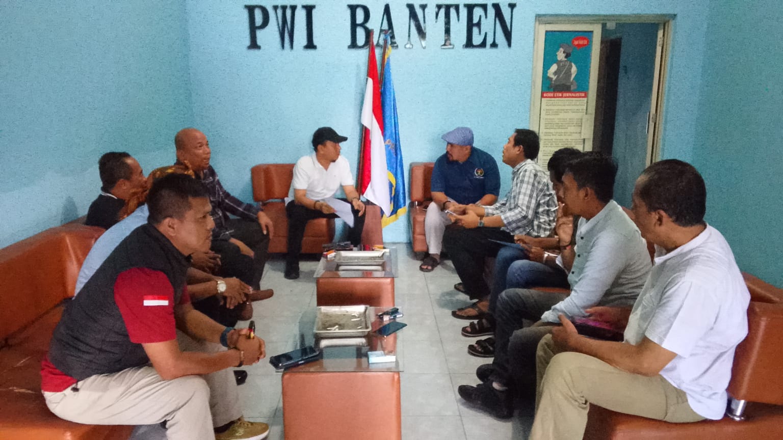 Dualisme kepengurusan PWI Pandeglang resmi berakhir setelah kedua kubu sepakat berdamai dalam musyawarah yang difasilitasi PWI Banten.