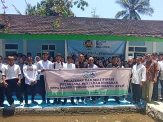 50 relawan SPPG Mathla’ul Anwar Menes ikuti sertifikasi penjamah makanan untuk pelayanan gizi aman dan higienis.