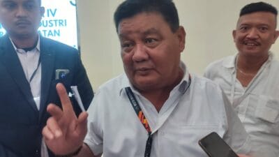 Penundaan Muskot IV Kadin Tangsel menuai kritik. Arnovi menilai panitia belum siap dan perlu evaluasi agar pelaksanaan lancar.