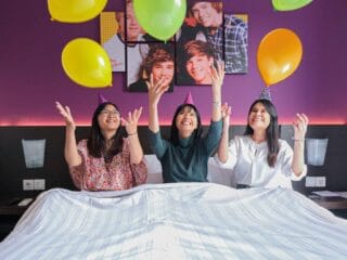 Fame Hotel Gading Serpong hadir dengan konsep kamar Music & Movie berdesain pop art modern, menawarkan pengalaman menginap unik.