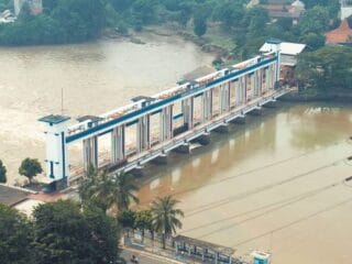 Festival Pintu Air 2025 hadir di Taman Eco Park Tangerang, tampilkan seni budaya, lomba, dan hiburan dengan total hadiah Rp75 juta.