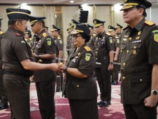 Jaksa Agung ST Burhanuddin lantik Bernandeta Maria Elastiyani sebagai Kajati Banten bersama 16 Kajati lainnya di Jakarta.