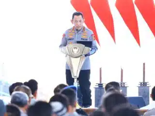 Kapolri Listyo Sigit menyalurkan bantuan alsintan di Tigaraksa untuk tingkatkan produktivitas petani dan ketahanan pangan nasional.