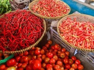 Pemkot Tangerang pastikan harga pangan pokok tetap stabil menjelang Natal dan Tahun Baru, stok aman dan terpantau.