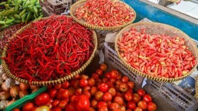 Pemkot Tangerang pastikan harga pangan pokok tetap stabil menjelang Natal dan Tahun Baru, stok aman dan terpantau.