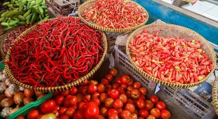Pemkot Tangerang pastikan harga pangan pokok tetap stabil menjelang Natal dan Tahun Baru, stok aman dan terpantau.
