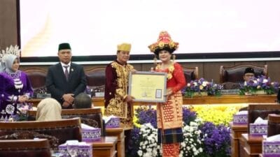 Kejari Kabupaten Tangerang raih penghargaan atas peran pentingnya dalam menyelamatkan dan melindungi aset daerah.