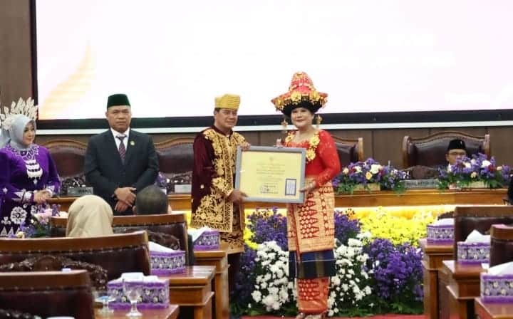 Kejari Kabupaten Tangerang raih penghargaan atas peran pentingnya dalam menyelamatkan dan melindungi aset daerah.