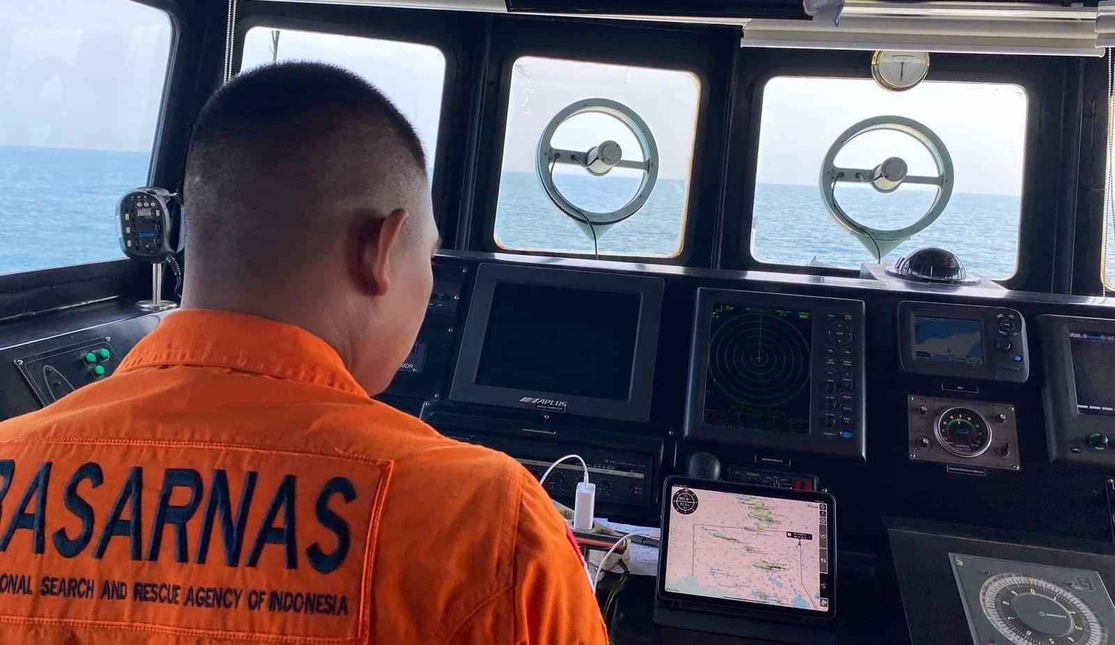 Basarnas perluas operasi SAR nelayan KM Usaha Baru asal Tangerang yang tenggelam di Pulau Bokor, satu korban masih hilang.