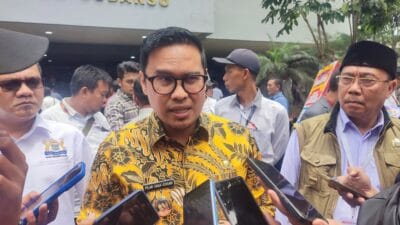 Pemkot Tangsel mengikuti kebijakan baru KLHK usai proyek PSEL dibatalkan. Fokus dialihkan ke pengelolaan sampah regional Jatiwaringin.