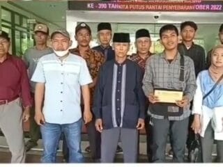 Warga Jatiwaringin desak DPRD Kabupaten Tangerang gelar hearing publik terkait penolakan proyek PSEL yang dinilai merugikan.
