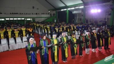 Ratusan mahasiswa IAILM Suryalaya diwisuda dengan pesan moral dan spiritual TQN, siap mengabdi untuk umat dan bangsa.