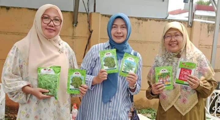 Pemkot Tangerang dukung KWT melalui urban farming, benih, pupuk organik, dan hidroponik untuk ketahanan pangan lokal.