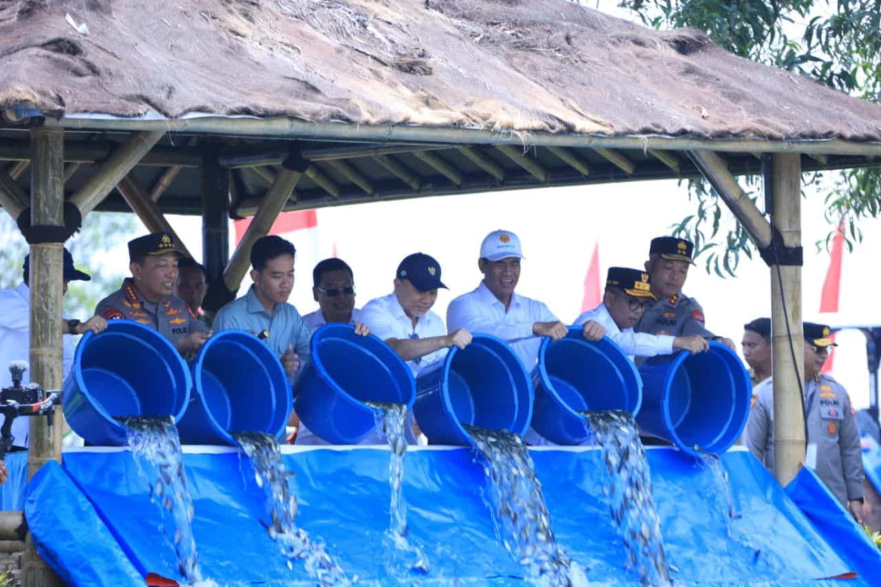 Wapres Gibran menebar 80.000 bibit ikan nila di Tangerang untuk memperkuat ketahanan pangan dan kesejahteraan masyarakat.