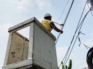Tata Kota Tertib, Pemkot Tangerang Tertibkan Kabel Udara