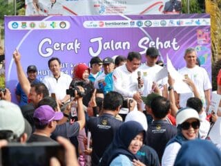 Bupati Tangerang Maesyal Rasyid pimpin gerak jalan sehat, tebar benih ikan, dan rayakan enam hari besar dengan layanan gratis di Puspemkab.