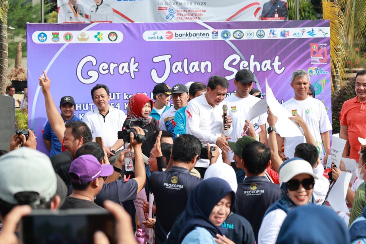 Bupati Tangerang Maesyal Rasyid pimpin gerak jalan sehat, tebar benih ikan, dan rayakan enam hari besar dengan layanan gratis di Puspemkab.