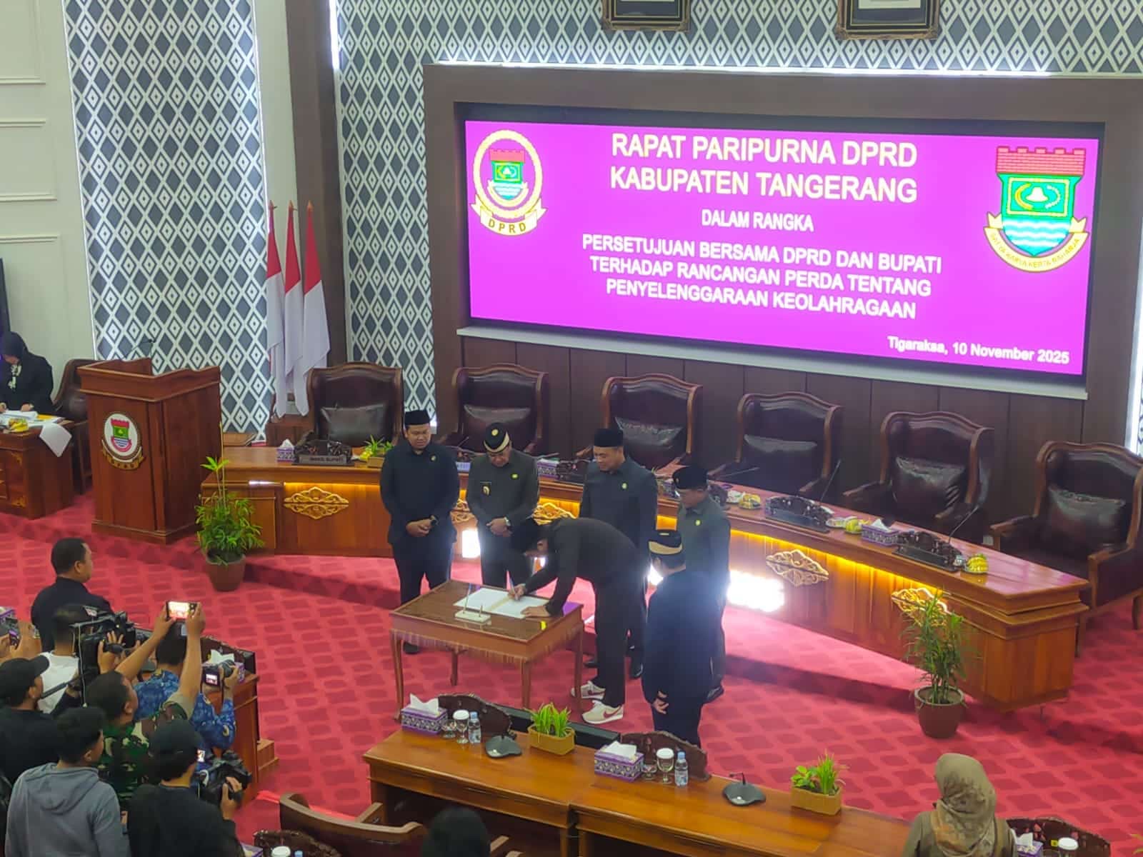 DPRD dan Pemkab Tangerang sahkan Perda Keolahragaan untuk perkuat pembinaan atlet, pengembangan sarana, dan kepastian hukum olahraga.