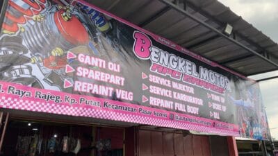 Dari garasi keluarga, APC Garage di Rajeg tumbuh menjadi bengkel motor andalan berkat ketekunan dan semangat wirausaha muda. Simak kisah inspiratif Mukhlis membangun usahanya di tengah ramainya kawasan Tangerang.