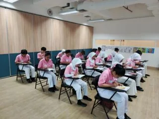 Fuji Academy di BSD City hadir meningkatkan mutu SDM caregiver Indonesia melalui pelatihan intensif dan penempatan kerja resmi ke Jepang.