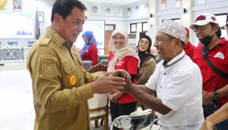 Bupati Tangerang membuka pemeriksaan kesehatan gratis dan seminar lansia pada HKN 2025 untuk meningkatkan kualitas hidup.