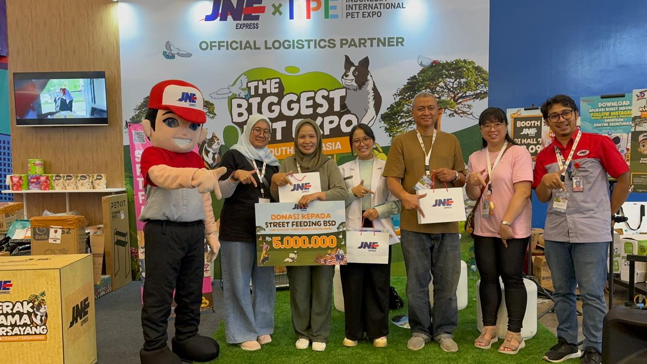 JNE kembali jadi official logistics partner di IIPE 2025, hadirkan promo, talkshow, dan donasi untuk komunitas pecinta hewan.