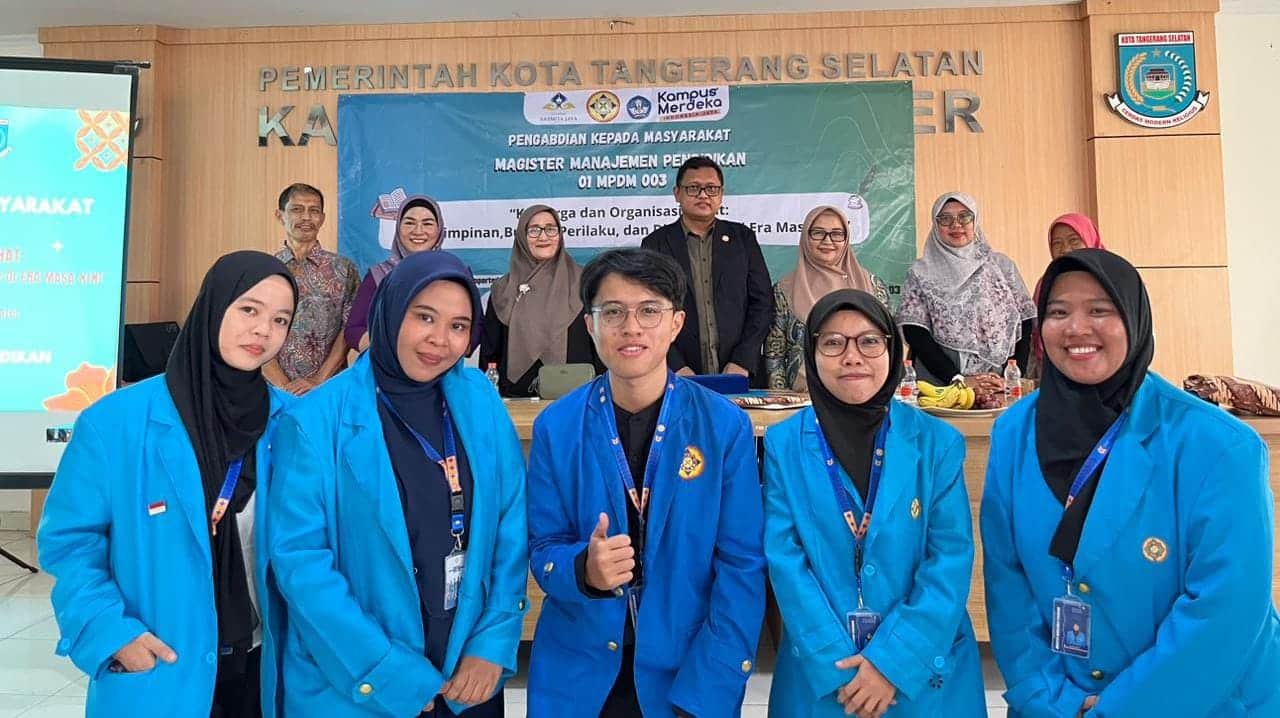 PKM Mahasiswa UNPAM di Ciater membekali warga dengan edukasi manajemen keluarga, keuangan, pola asuh, dan literasi digital.