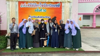 Pengalaman mahasiswa UMT mendampingi siswa Thailand dalam olimpiade, penuh pelajaran tentang keberanian, proses, dan kerja sama lintas budaya.