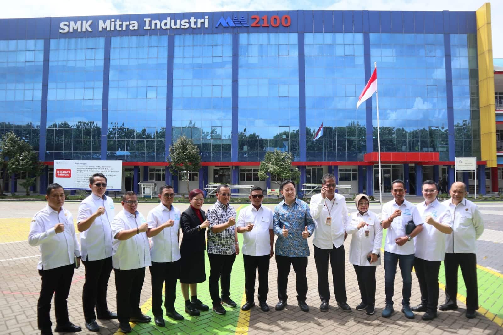 Gubernur Banten Andra Soni tinjau SMK Mitra Industri MM2100 untuk perkuat pendidikan vokasi berbasis industri di Banten.
