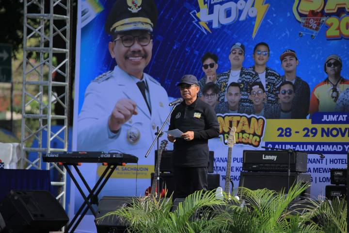 Tangerang Great Sale 2025 dibuka Wali Kota Sachrudin dengan diskon hingga 40% dan peluang besar bagi UMKM untuk berkembang.