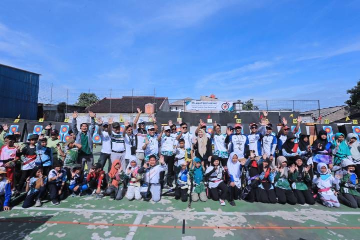 Wali Kota Tangerang menghadiri THI Archery Festival 2025 dan memberi motivasi soal karakter dan prestasi generasi muda.