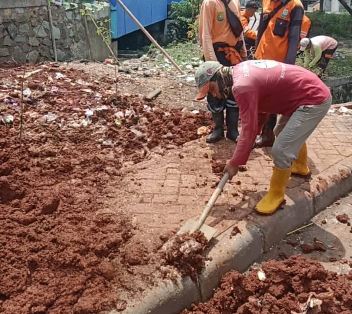 Pemkot Tangerang membongkar TPS liar Tekukan Buah di Benda untuk menata estetika kota, memperketat pengawasan, dan meningkatkan kebersihan.