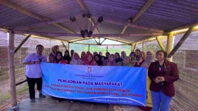 Pelatihan komunikasi Telkom University bantu ibu-ibu Manggahang menemukan kembali suara mereka dan membangun hubungan keluarga yang lebih harmonis.