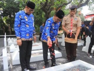 Pemerintah Kota Tangerang gelar upacara Hari Pahlawan 2025 di TMP Taruna dan berikan santunan serta bantuan bagi para veteran.