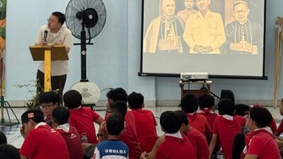 Abraham Garuda Laksono kembali ke SD Tarakanita Gading Serpong, memberi motivasi dan semangat kebangsaan bagi para siswa.