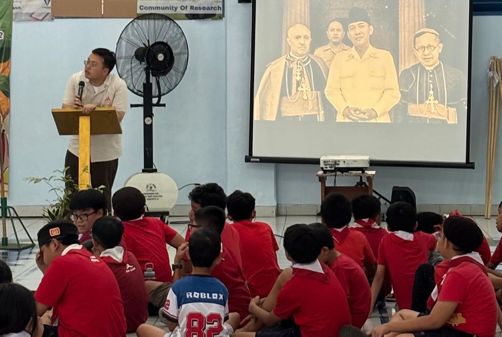 Abraham Garuda Laksono kembali ke SD Tarakanita Gading Serpong, memberi motivasi dan semangat kebangsaan bagi para siswa.