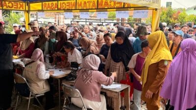 Pemkot Tangerang salurkan bansos beras dan minyak goreng untuk 9.488 keluarga di Neglasari, tepat sasaran dan merata.