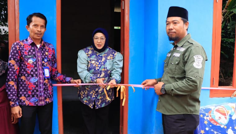 Wabup Tangerang Intan Nurul Hikmah resmikan rumah hasil program RTLH di Kresek, wujud nyata kepedulian pemerintah daerah.
