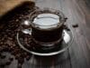 Minum kopi tiap hari sehat atau berisiko? Kenali manfaat, bahaya kopi kekinian tinggi gula, dan cara aman menikmati kopi.