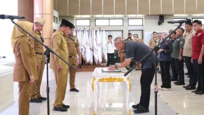 Bupati Tangerang resmi kukuhkan 22 pengurus cabor KONI 2025–2029, fokus pada pembinaan atlet dan prestasi olahraga daerah.