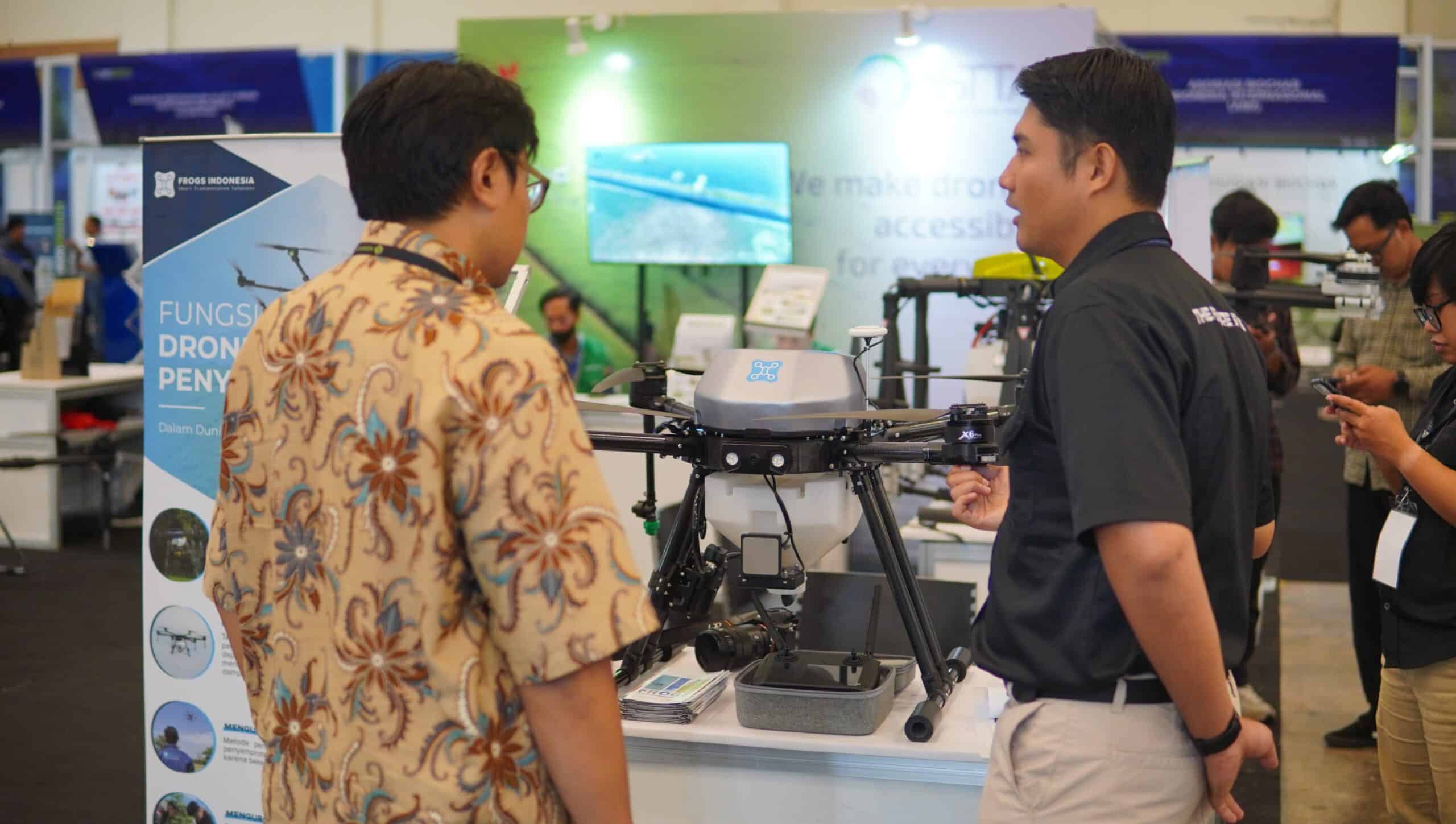 Frogs Indonesia tampil di IndoGriTech 2025 dengan drone Sekar Agri, inovasi lokal untuk wujudkan pertanian cerdas dan berkelanjutan.