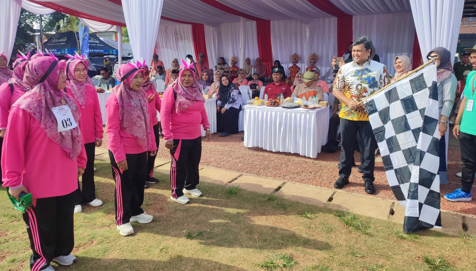 Tangsel perkuat pendidikan berkarakter di Hari Guru Nasional ke-80 dengan apresiasi guru dan inovasi pembelajaran.