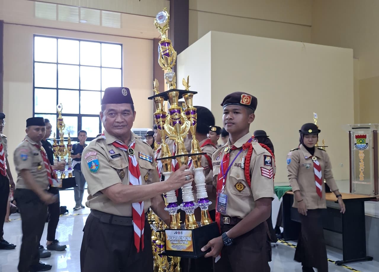 Kwarran Cisoka raih juara umum LKG Kwarcab Tangerang 2025, bukti pembinaan Pramuka yang solid dan berprestasi.