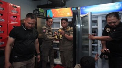 Satpol PP Tangsel sita 316 botol miras ilegal di Serpong Utara, pelanggar dijerat Tipiring, kolaborasi warga penting.
